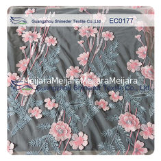 China Tela bordada del cordón del poliéster para la alta moda caliente de la ropa del verano floral proveedor