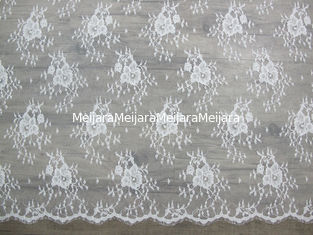 China Ajuste de nylon cuadrado del cordón de la pestaña/cordón exquisito del vestido para la decoración el 150cm el x 150cm proveedor