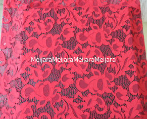 China Tela elástico roja del cordón del bordado del guipur de la moda para los vestidos de boda proveedor
