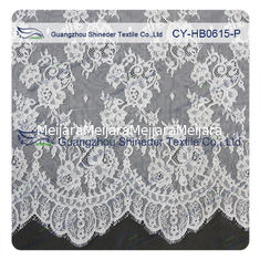 China Ajuste del cordón de la pestaña de la tela del cordón de Chantilly para el vestido para mujer, el blanco y el gris proveedor