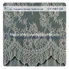 China Poco vestido nupcial del cordón de Chantilly de la flor del guipur, ajuste horneado a la crema y con pan rallado del cordón proveedor