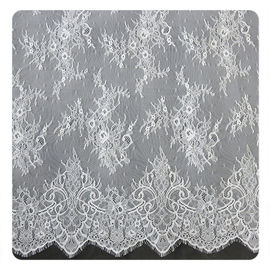 Tela de teñido amistosa de Eco, cordón de nylon nupcial de Chantilly de la flora con el material de nylon proveedor