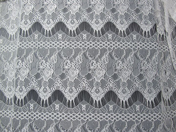 Ajuste de nylon floral blanco del cordón de la pestaña de la tela del cordón para señora Dress proveedor