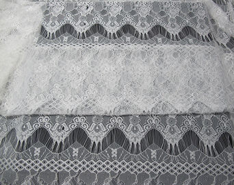Ajuste de nylon floral blanco del cordón de la pestaña de la tela del cordón para señora Dress proveedor