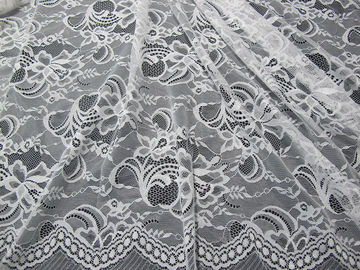 Floral suizo de nylon blanco de la tela del cordón hecho punto con el cordón de la frontera y el borde de la concha de peregrino proveedor