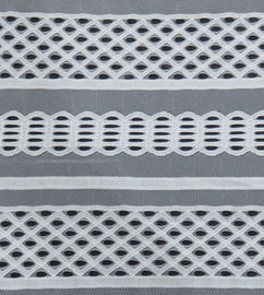 Entrene a las líneas tela de nylon de las vías del cordón del algodón neto para los vestidos de la ropa o del verano proveedor