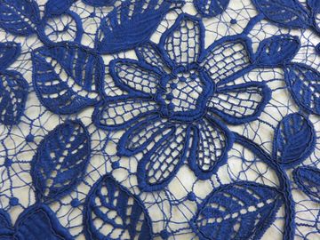 Trabajo hecho a mano bordado floral de la tela del cordón del cordón del azul real para el vestido de la mujer proveedor